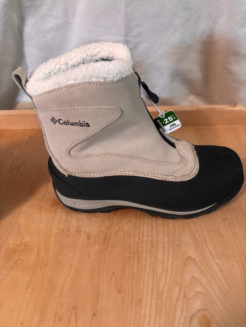 BNIB Columbia Tan and Grey Snow Boots - Picture 3 of 8
